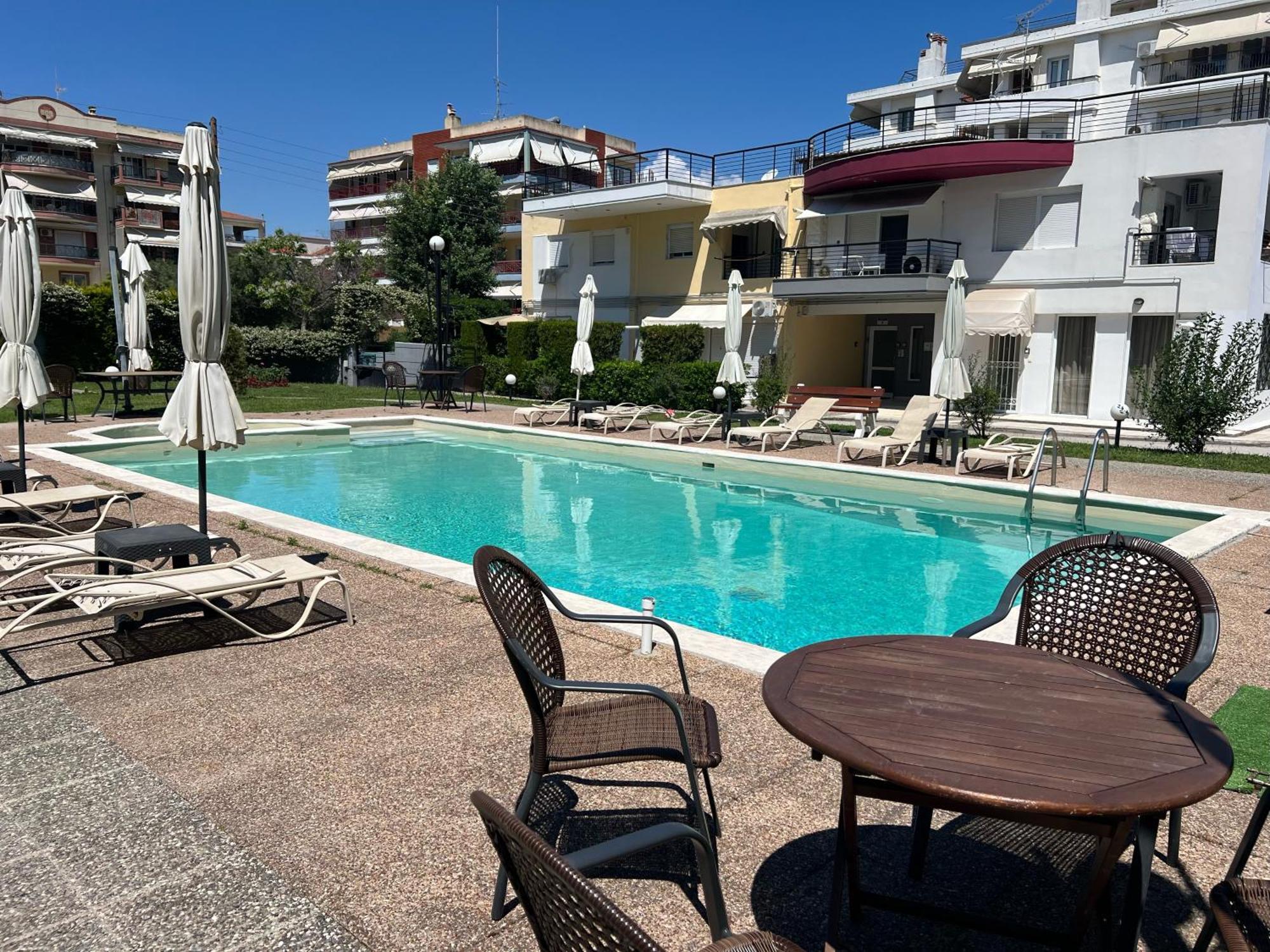 Damian'S Cozy Pool Apartment Peraía Eksteriør bilde